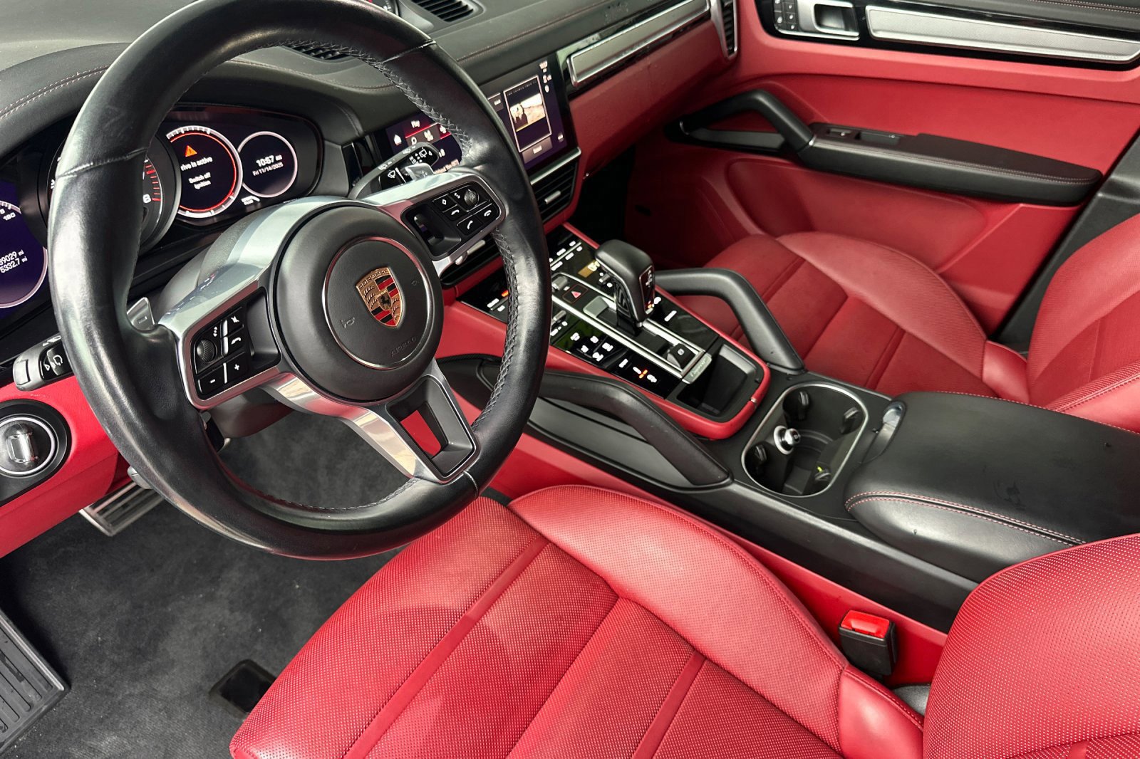 Used 2022 Porsche Cayenne S image 10