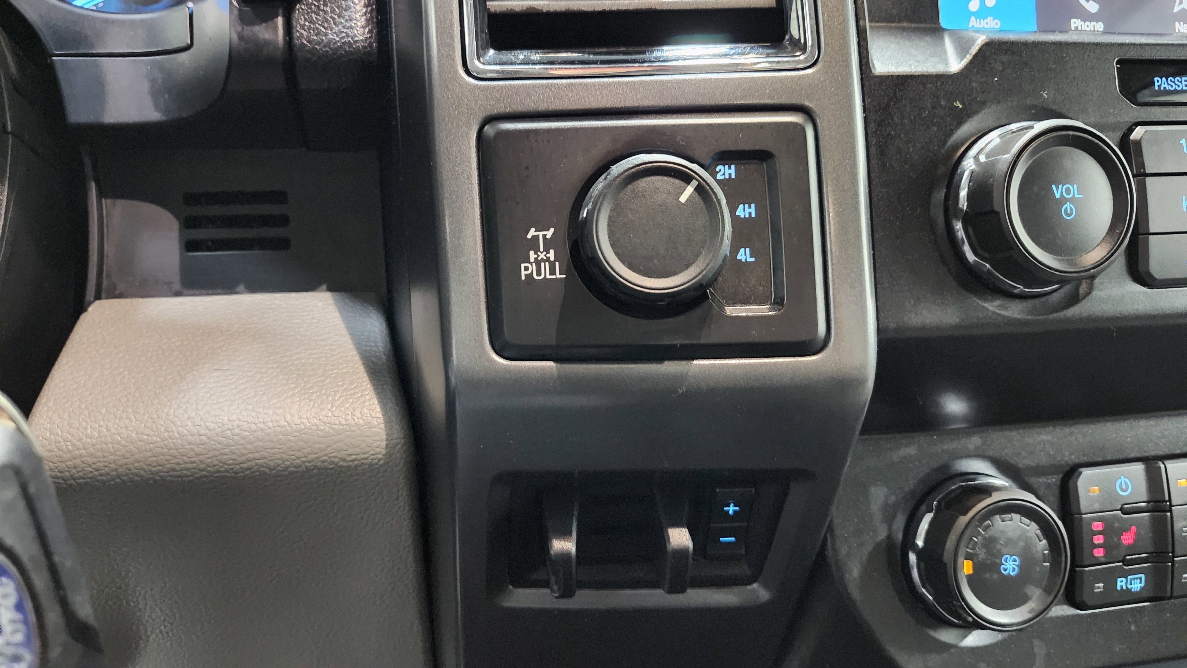 Used 2019 Ford F350 XLT w/ XLT Premium Package image 8