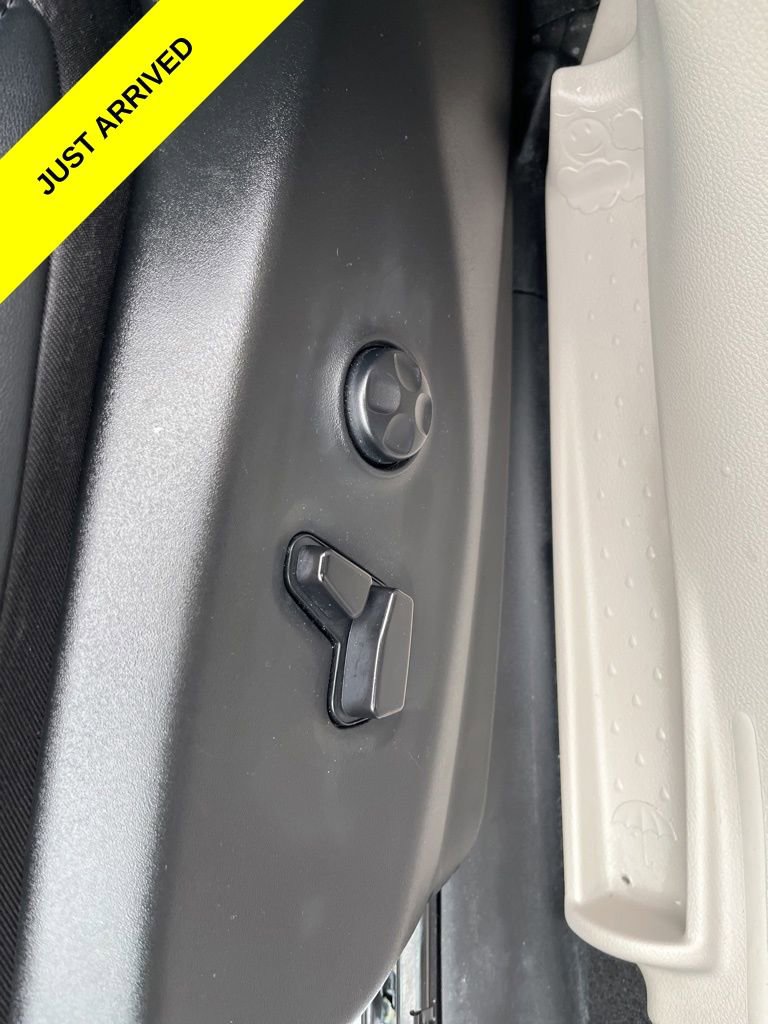 Used 2024 Chrysler Pacifica Touring-L image 20