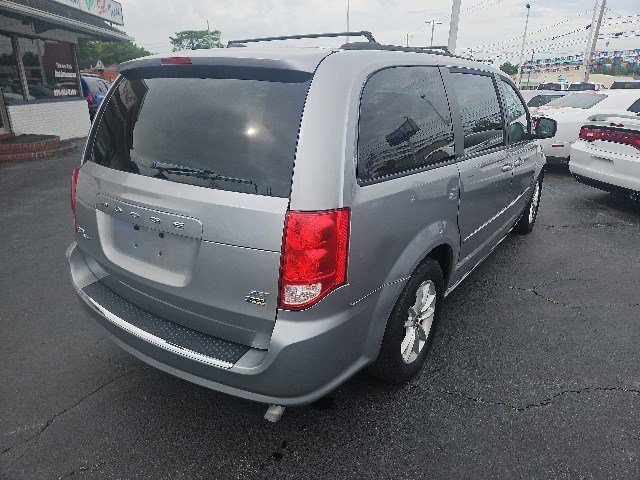 Used 2016 Dodge Grand Caravan SXT FWD image 3