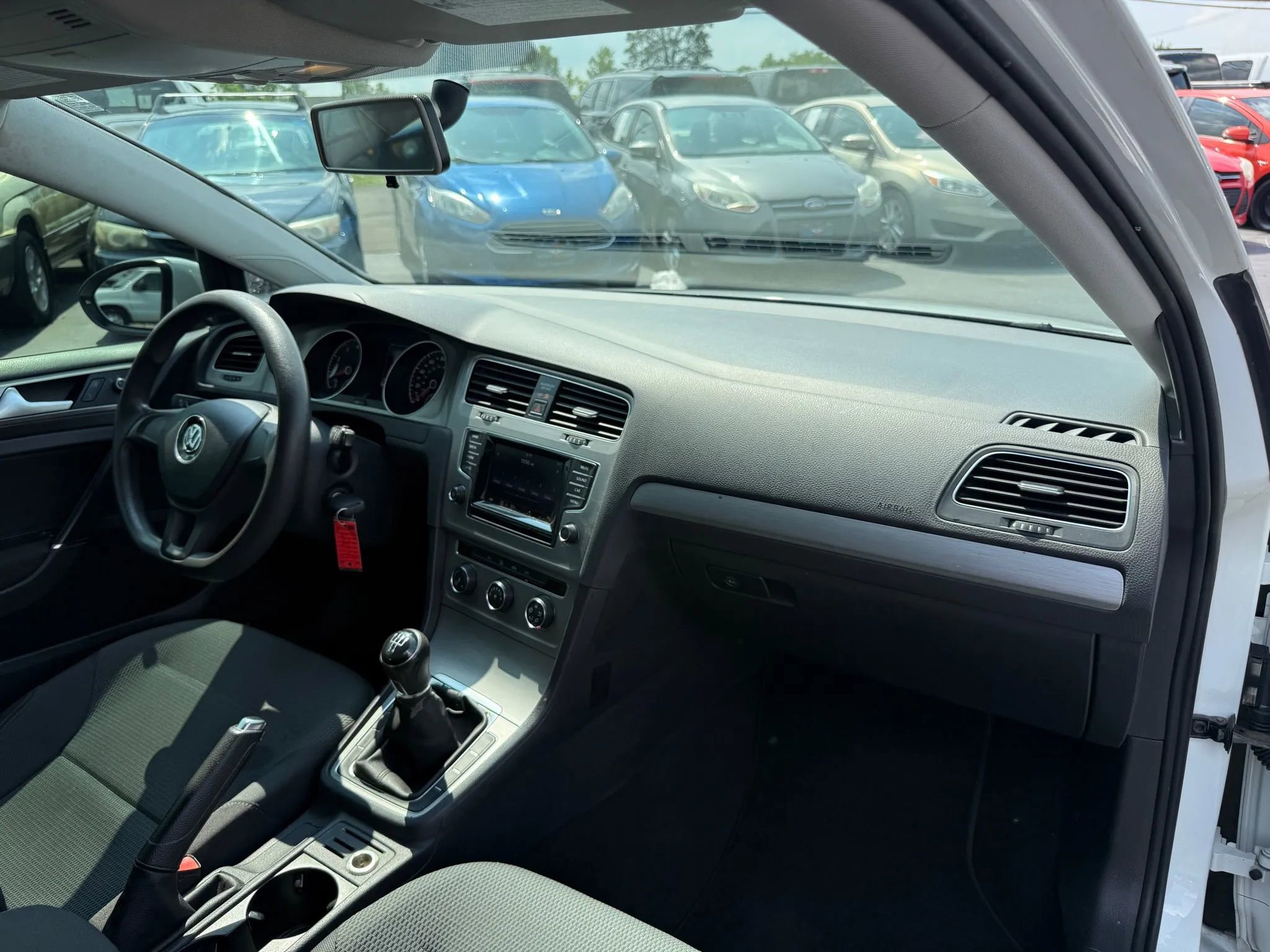 Used 2015 Volkswagen Golf S image 15