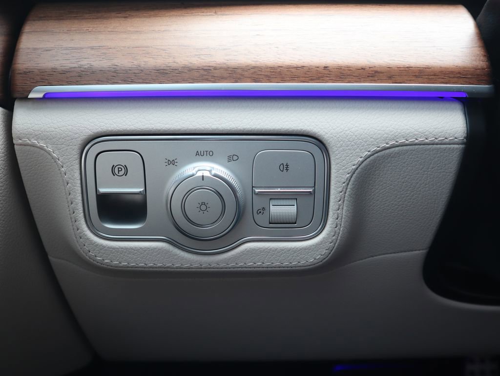 Used 2025 Mercedes-Benz GLS 580 4MATIC image 25