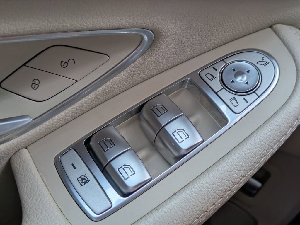 Used 2019 Mercedes-Benz C 300 Sedan image 24