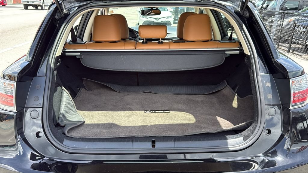 Used 2016 Lexus CT 200h w/ Navigation Package FWD image 9
