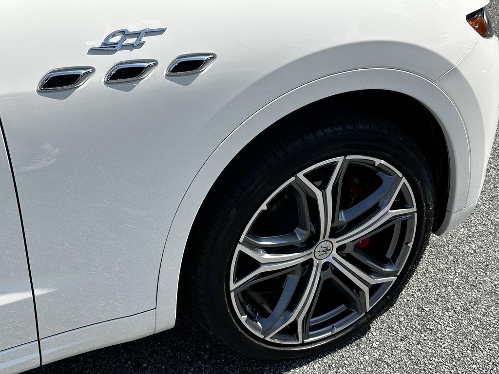 Used 2023 Maserati Levante GT AWD/4WD image 14