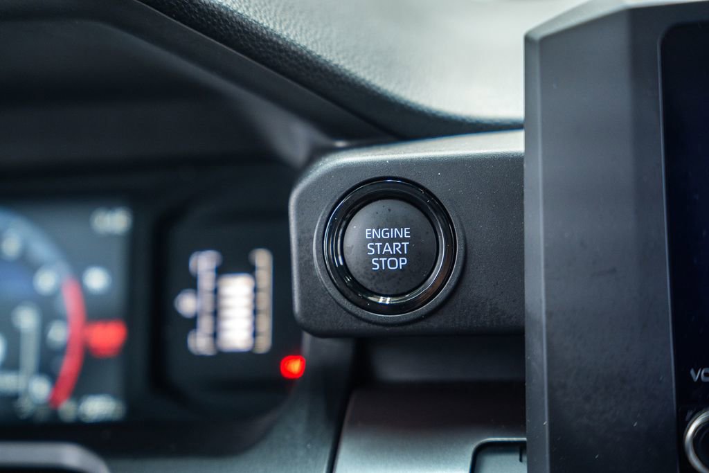 Certified 2025 Toyota Tacoma SR5 image 27