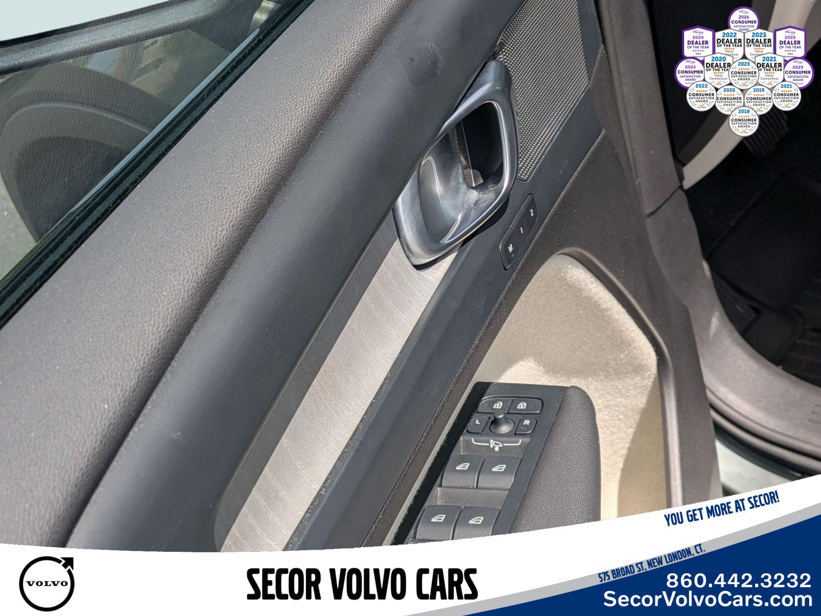 Certified 2026 Volvo XC40 B5 Plus AWD/4WD image 13