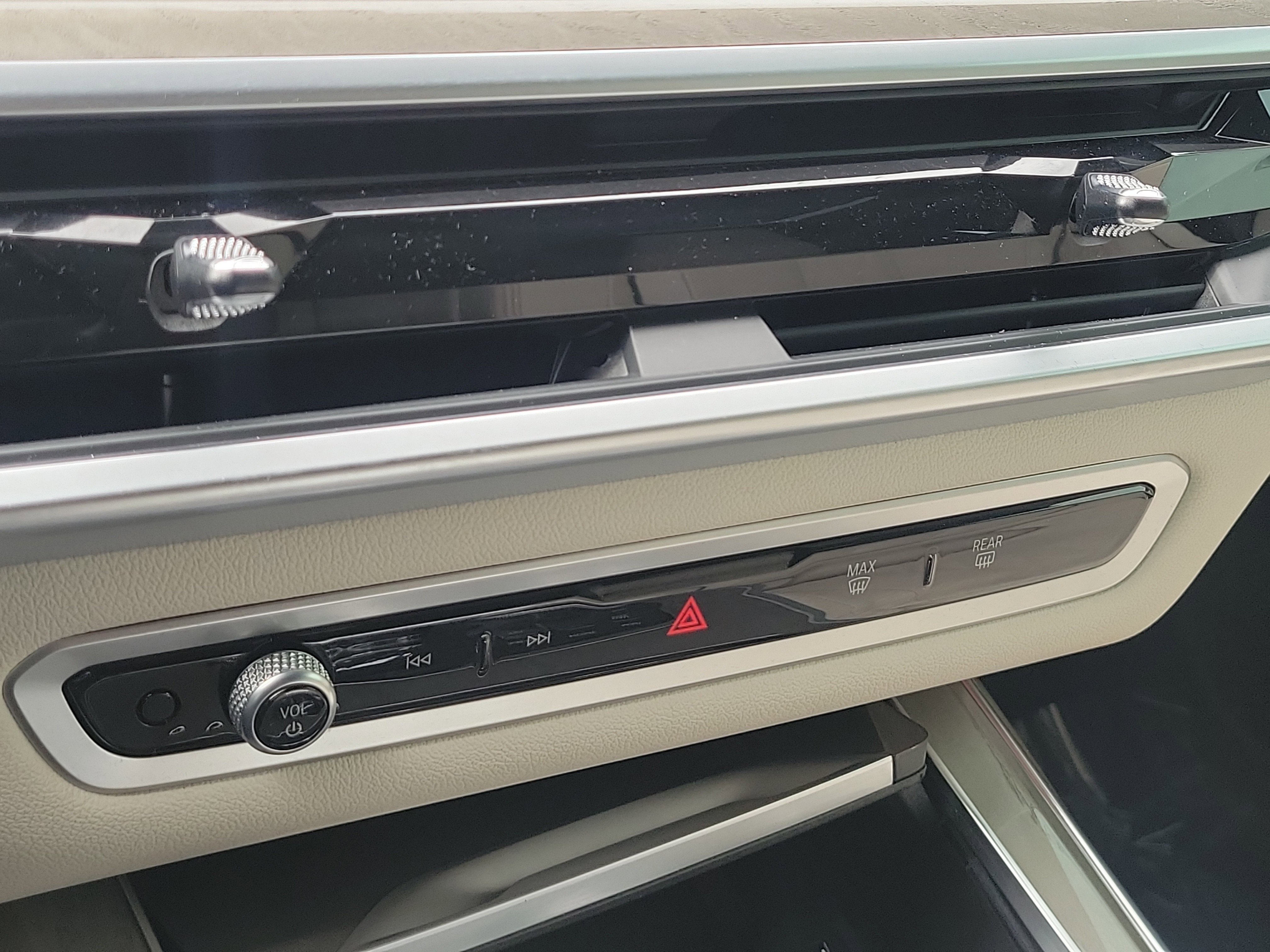 Certified 2023 BMW X7 M60i w/ Executive Package image 32