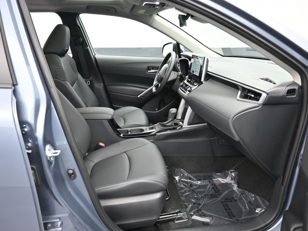 Used 2024 Toyota Corolla Cross XLE w/ Convenience Package image 40