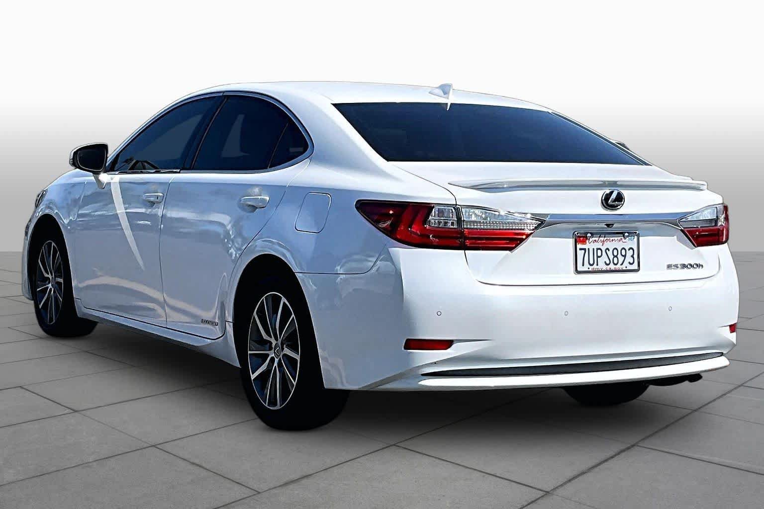 Used 2016 Lexus ES 300h w/ Navigation System Package FWD image 11