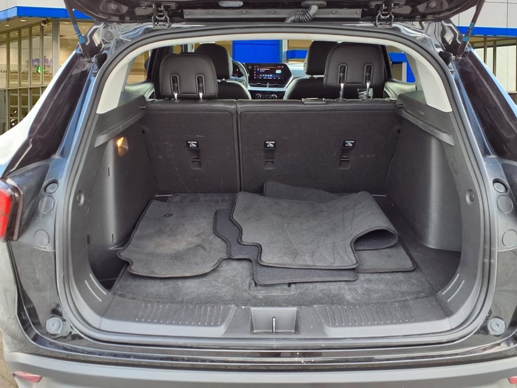 Used 2025 Chevrolet Trax LT FWD image 23