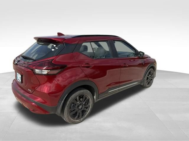Used 2022 Nissan Kicks SR w/ Premium Package FWD image 3