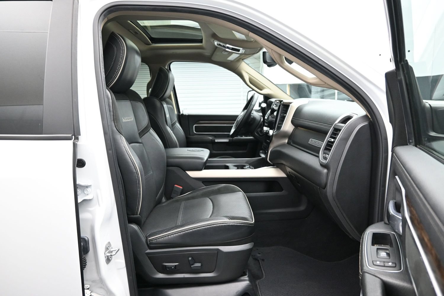 Used 2019 RAM 2500 Laramie AWD/4WD image 13