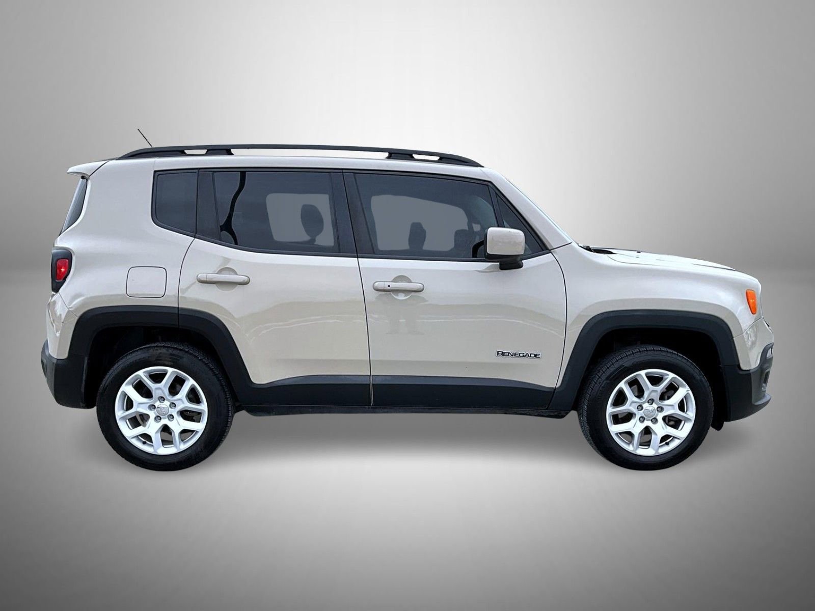 Used 2016 Jeep Renegade Latitude image 4