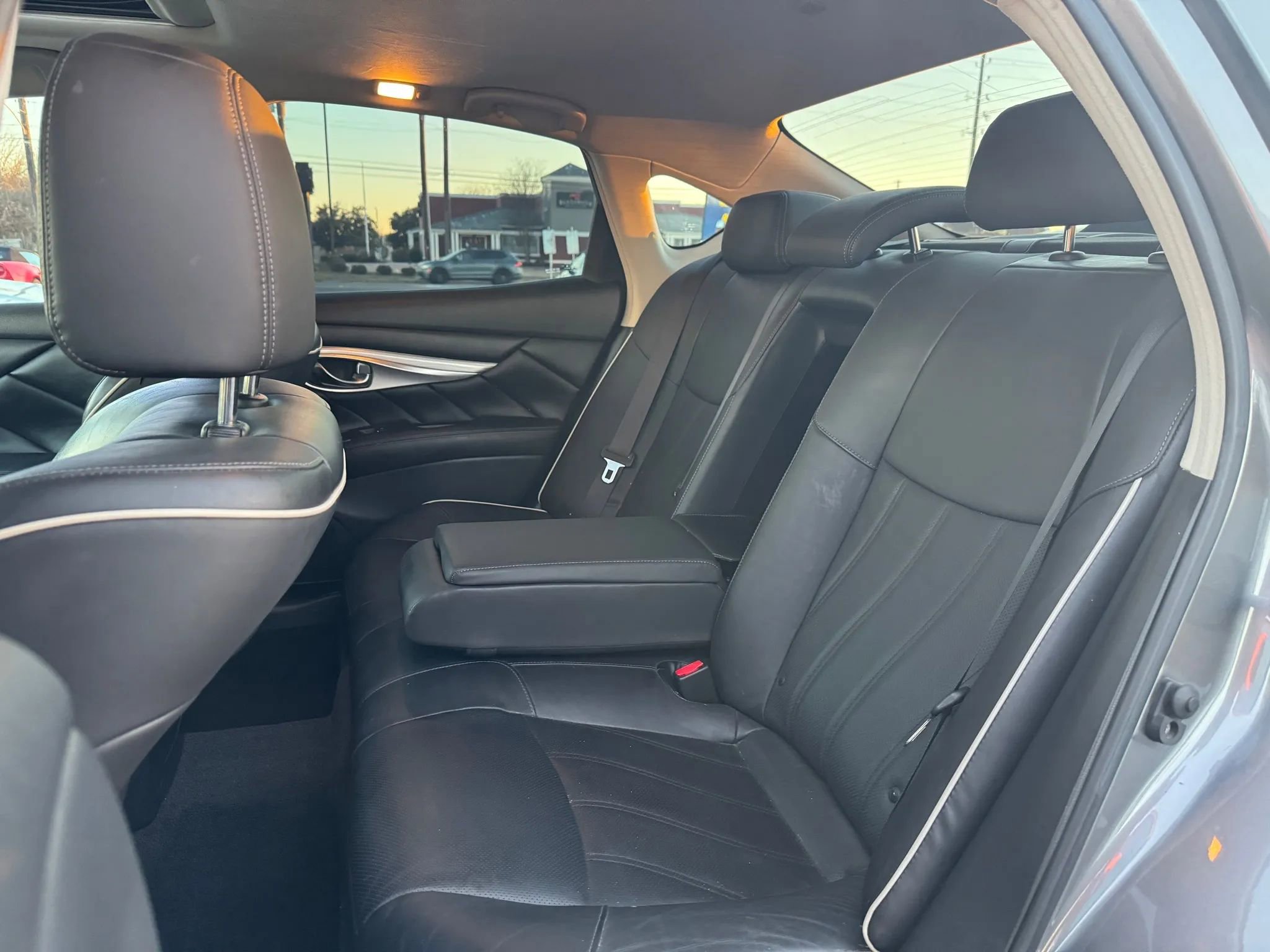 Used 2019 INFINITI Q70 Luxe AWD/4WD image 7