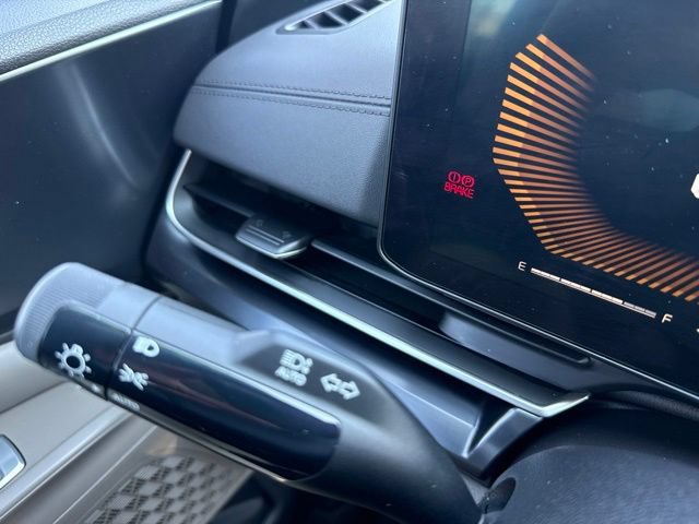 Used 2025 Kia Carnival FWD image 22