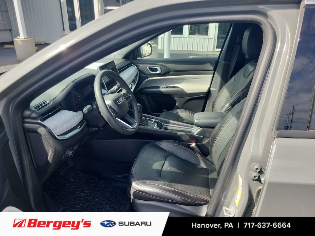 Used 2023 Jeep Compass Latitude w/ Sun and Sound Group AWD/4WD image 8