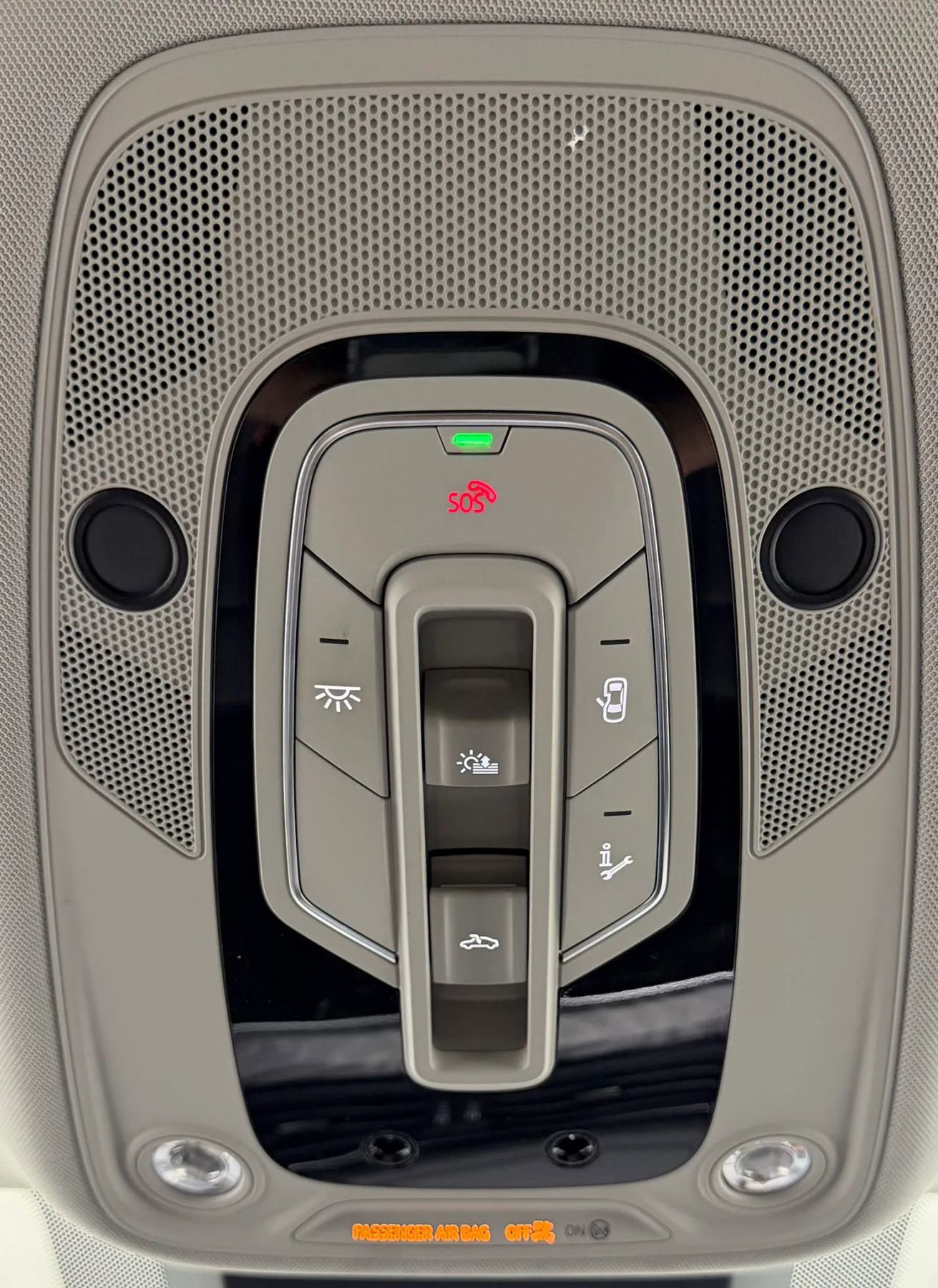 Used 2024 Audi Q8 e-tron Premium image 31