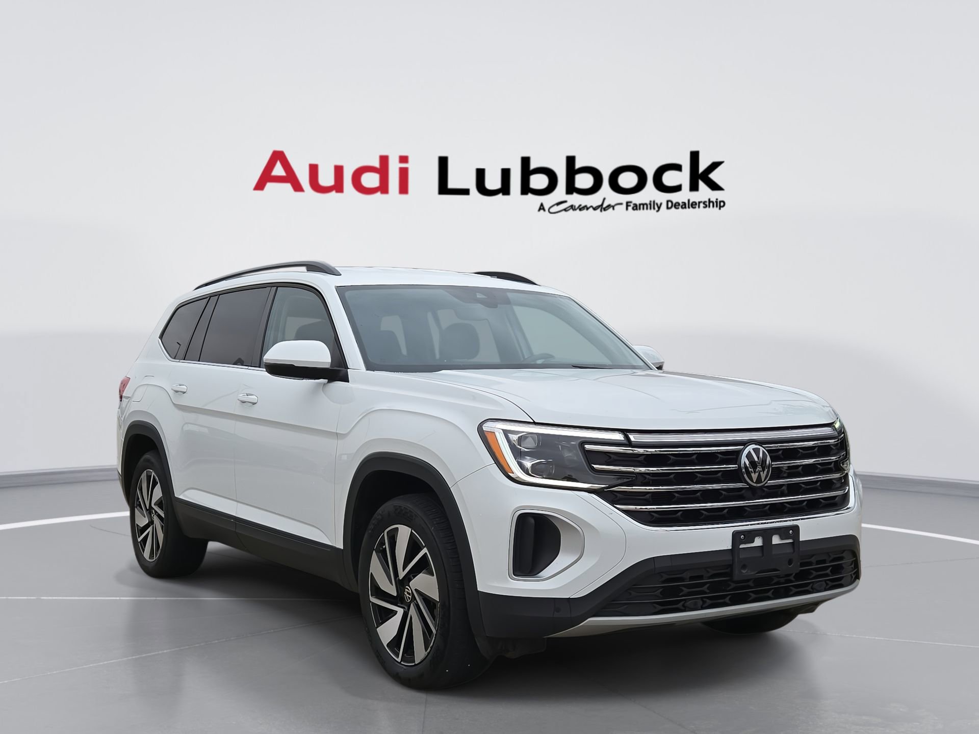 Used 2025 Volkswagen Atlas SE FWD image 1