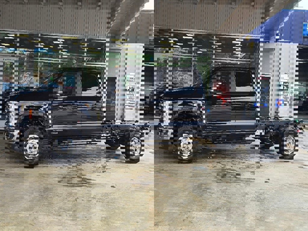 New 2026 Ford F350 XL w/ XL Chrome Package image 23