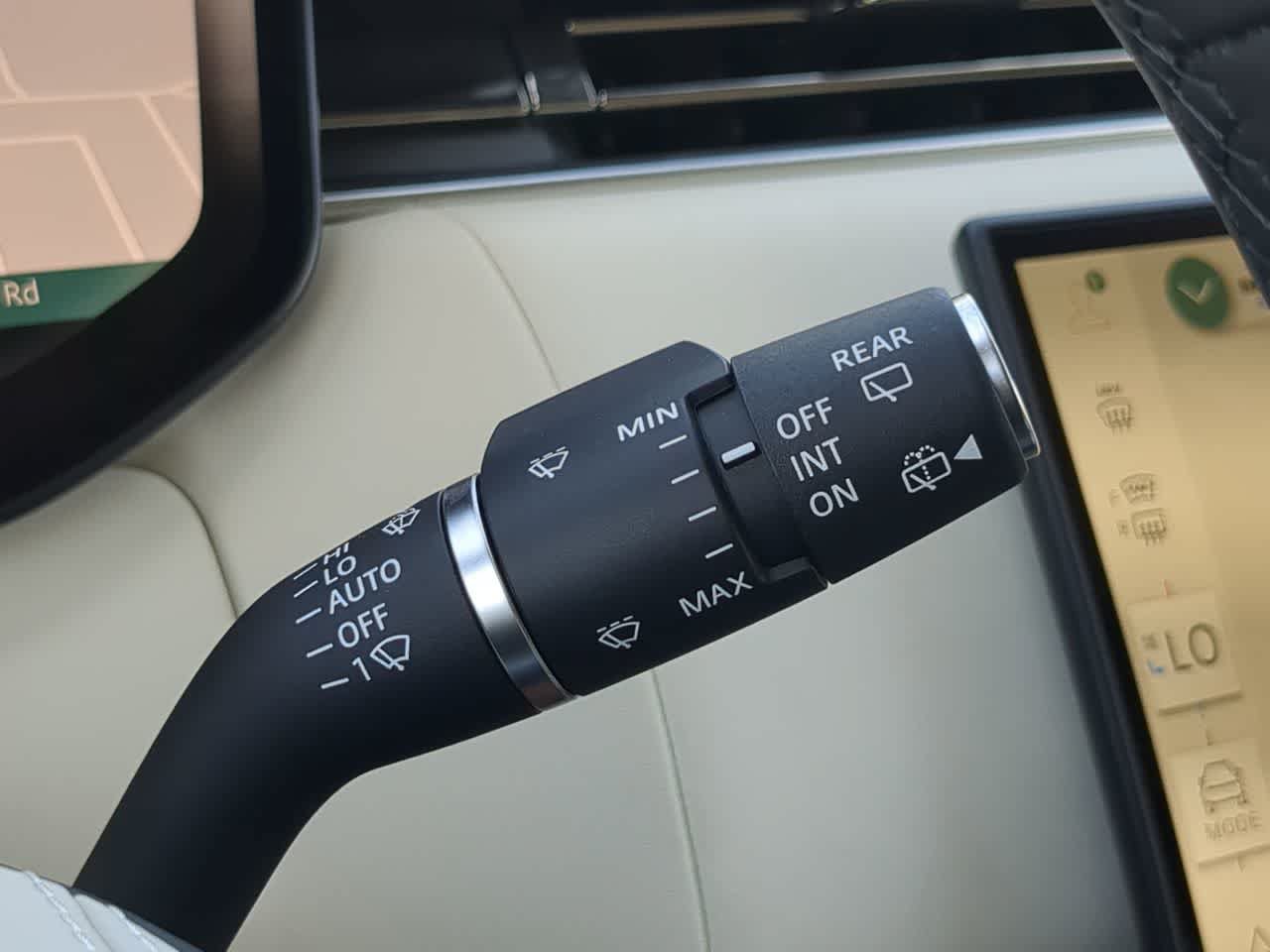 New 2026 Land Rover Range Rover Long Wheelbase SE AWD/4WD image 27