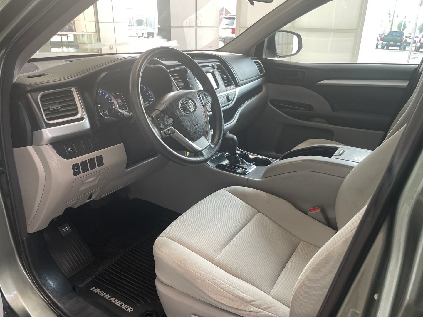 Certified 2017 Toyota Highlander LE AWD/4WD image 4