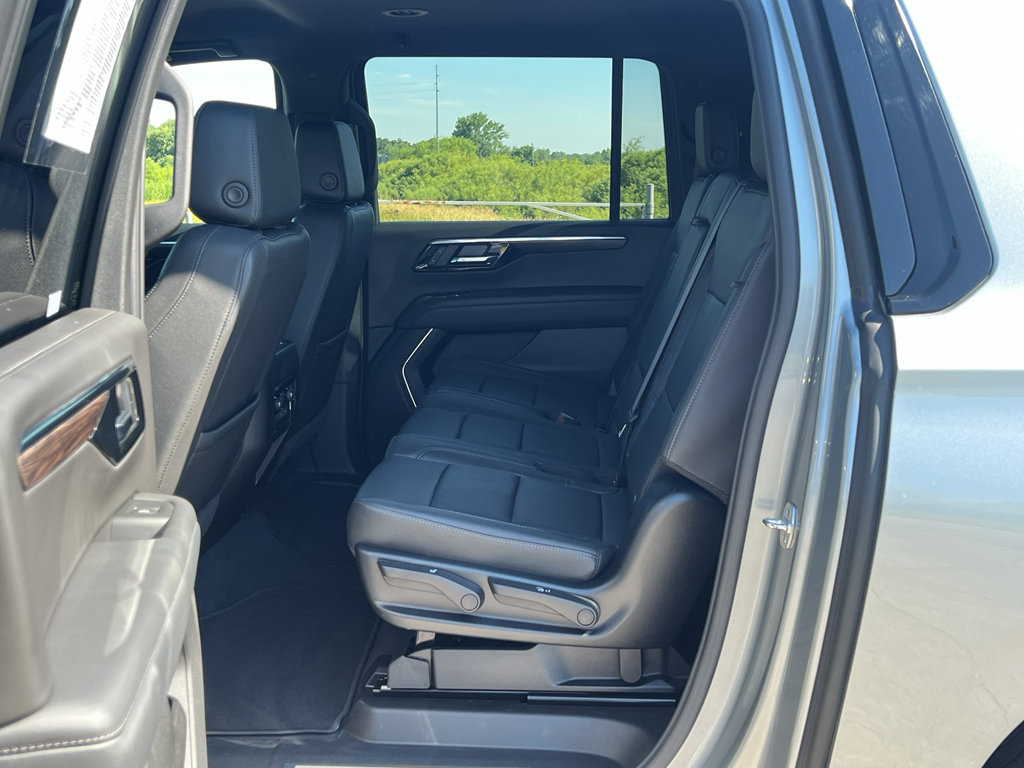 Used 2025 Chevrolet Suburban Z71 AWD/4WD image 34