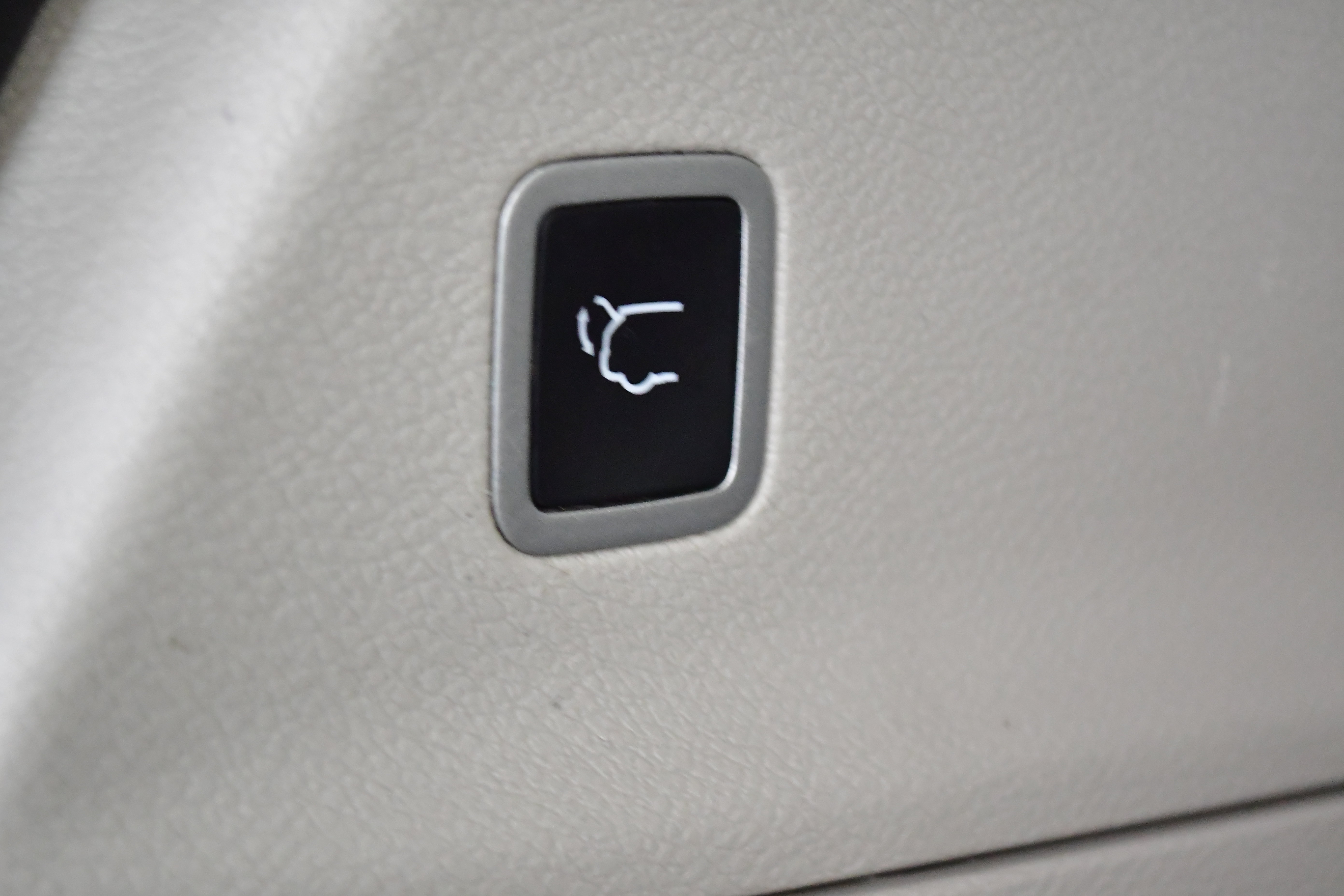 Used 2023 Chrysler Pacifica Touring-L FWD image 9