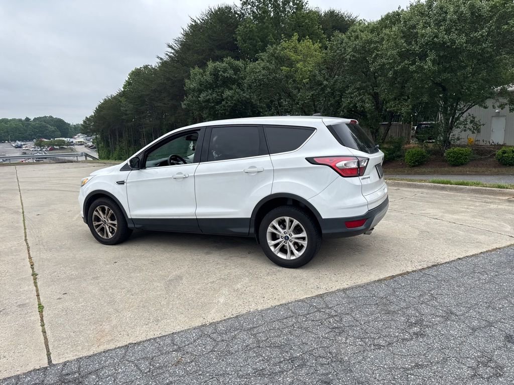 Used 2017 Ford Escape SE FWD image 9