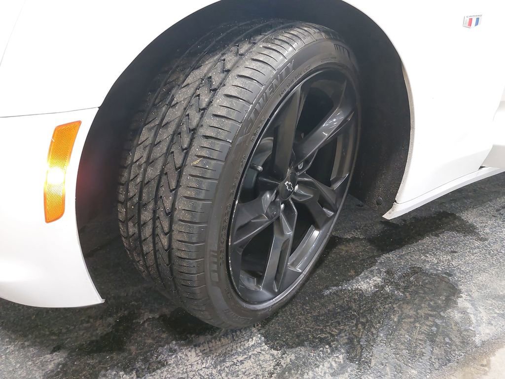 Used 2021 Chevrolet Camaro LT RWD image 31