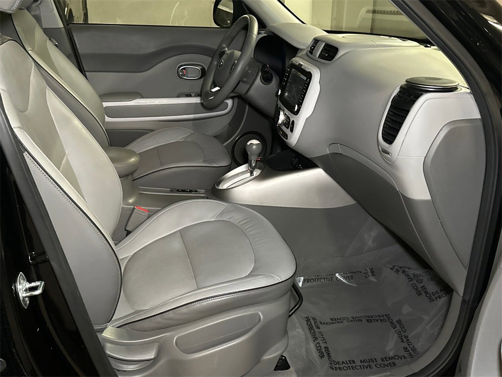 Used 2018 Kia Soul EV + w/ Sun & Fun Package image 13