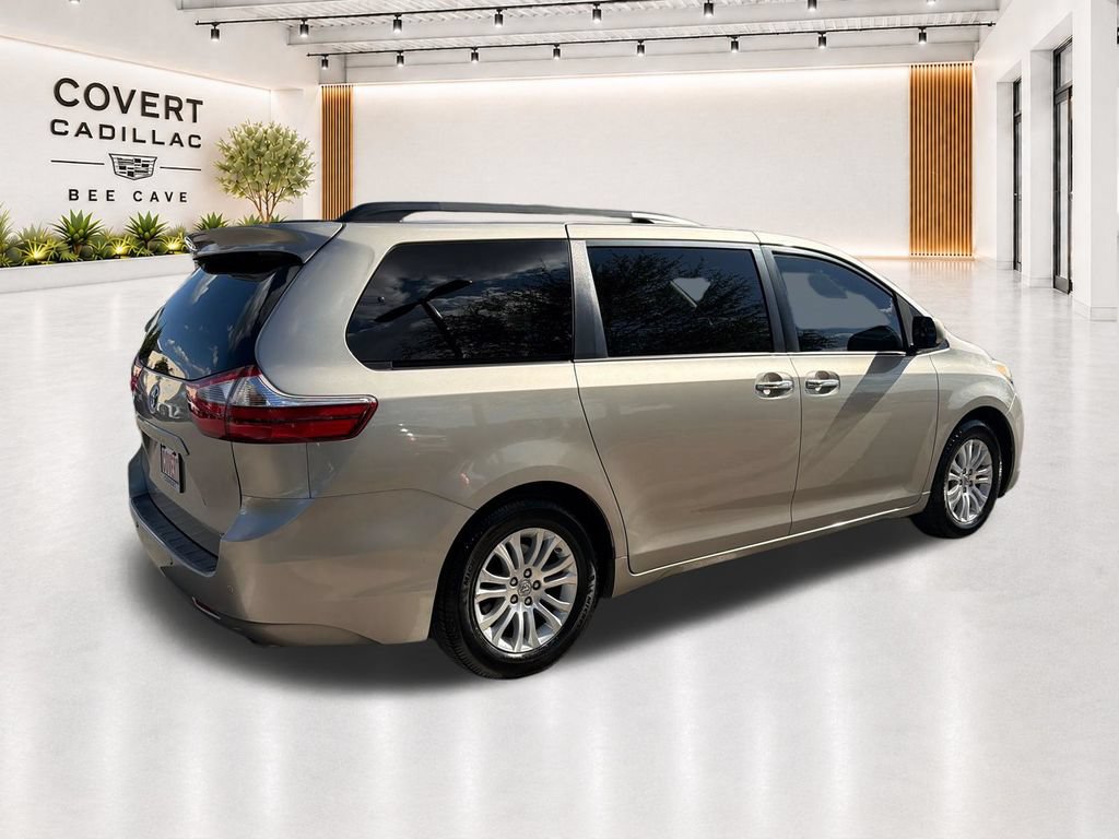 Used 2017 Toyota Sienna XLE w/ XLE Navigation Package FWD image 10