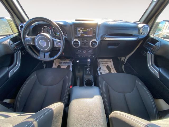 Used 2017 Jeep Wrangler Unlimited Rubicon w/ Cold Weather Group image 10