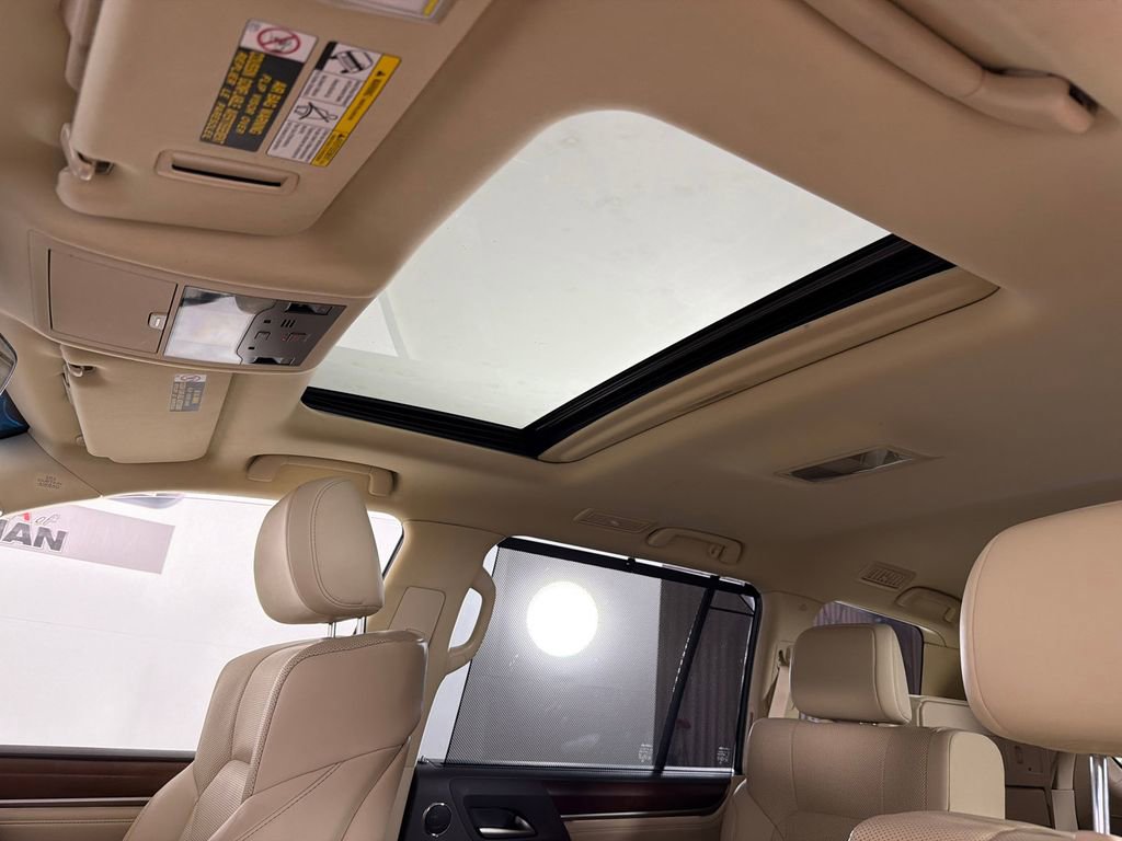 Used 2019 Lexus LX 570 4WD w/ Luxury Package image 2