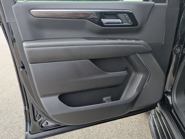 New 2026 Chevrolet Suburban LS w/ Max Trailering Package AWD/4WD image 8