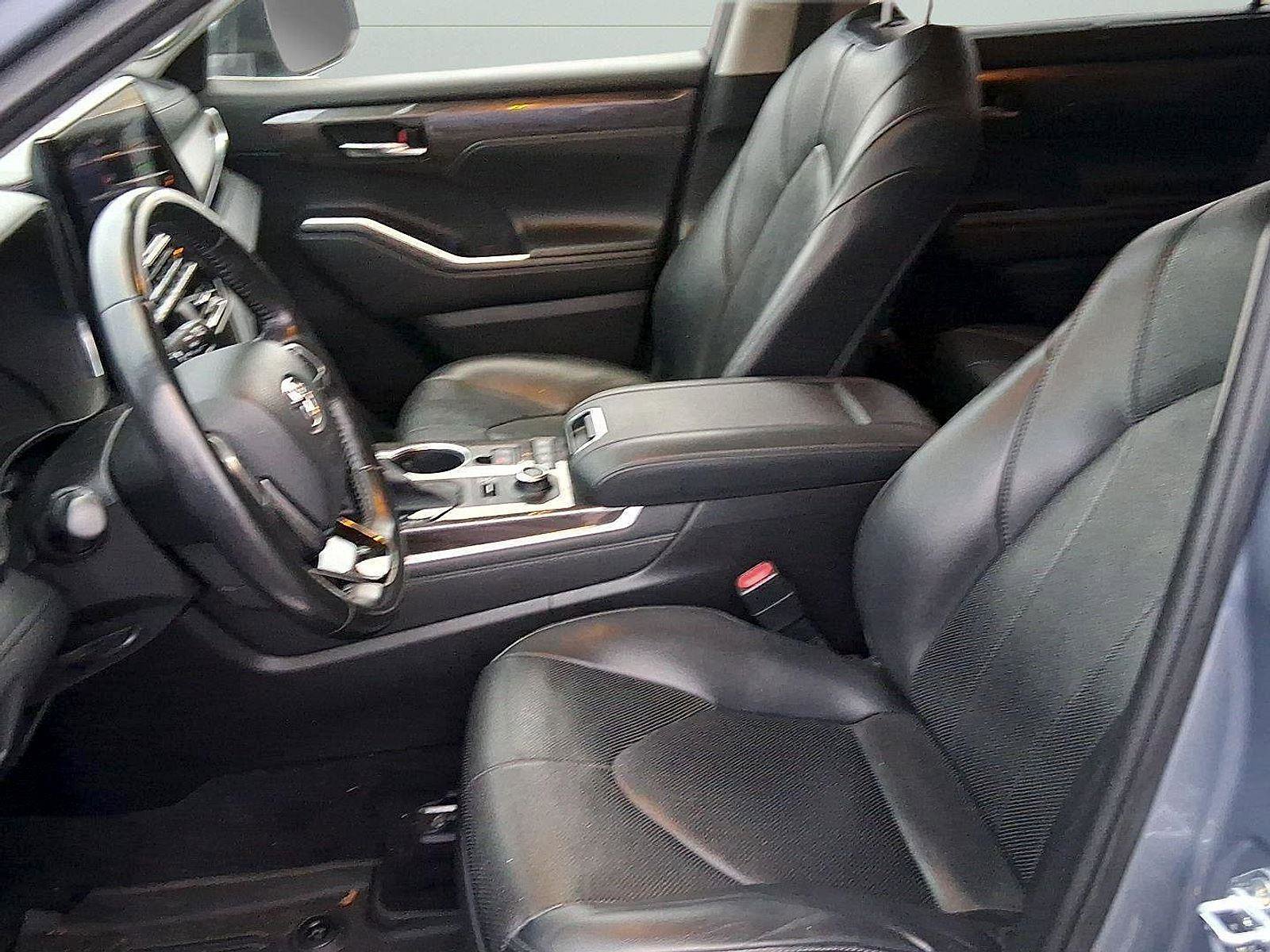 Used 2021 Toyota Highlander Limited image 11
