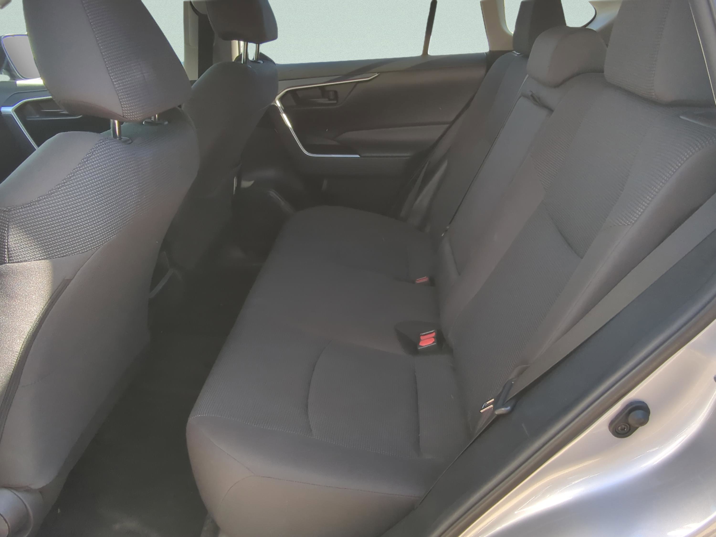 Used 2020 Toyota RAV4 LE image 12