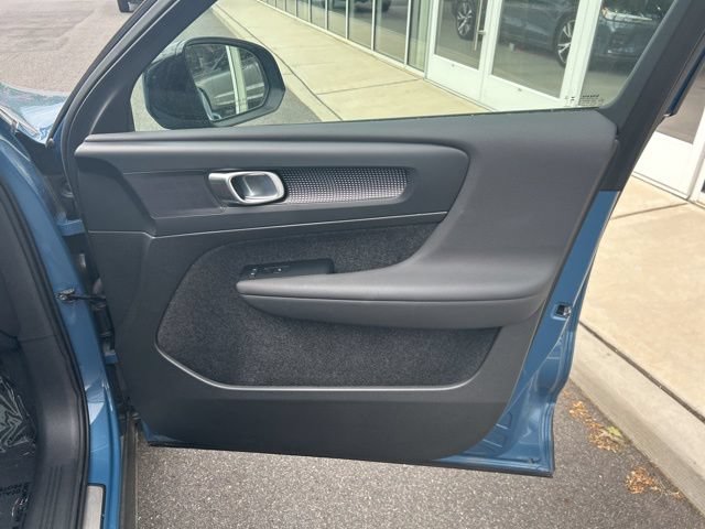 Certified 2025 Volvo XC40 B5 Plus AWD/4WD image 14