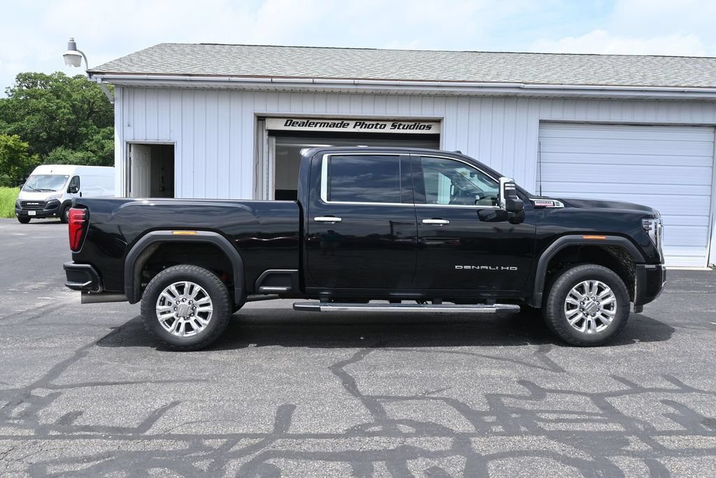 Used 2024 GMC Sierra 3500 Denali w/ Technology Package AWD/4WD image 6