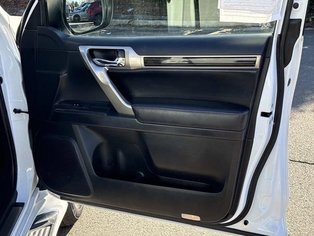 Used 2020 Lexus GX 460 Premium w/ Premium Package image 8