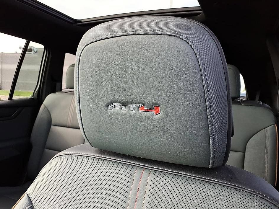 Used 2026 GMC Acadia AT4 w/ Luxury Package AWD/4WD image 19