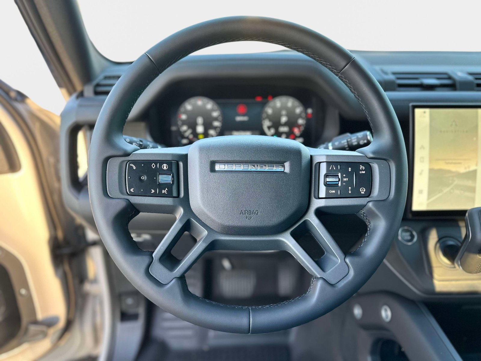 New 2026 Land Rover Defender 110 X-Dynamic SE AWD/4WD image 19