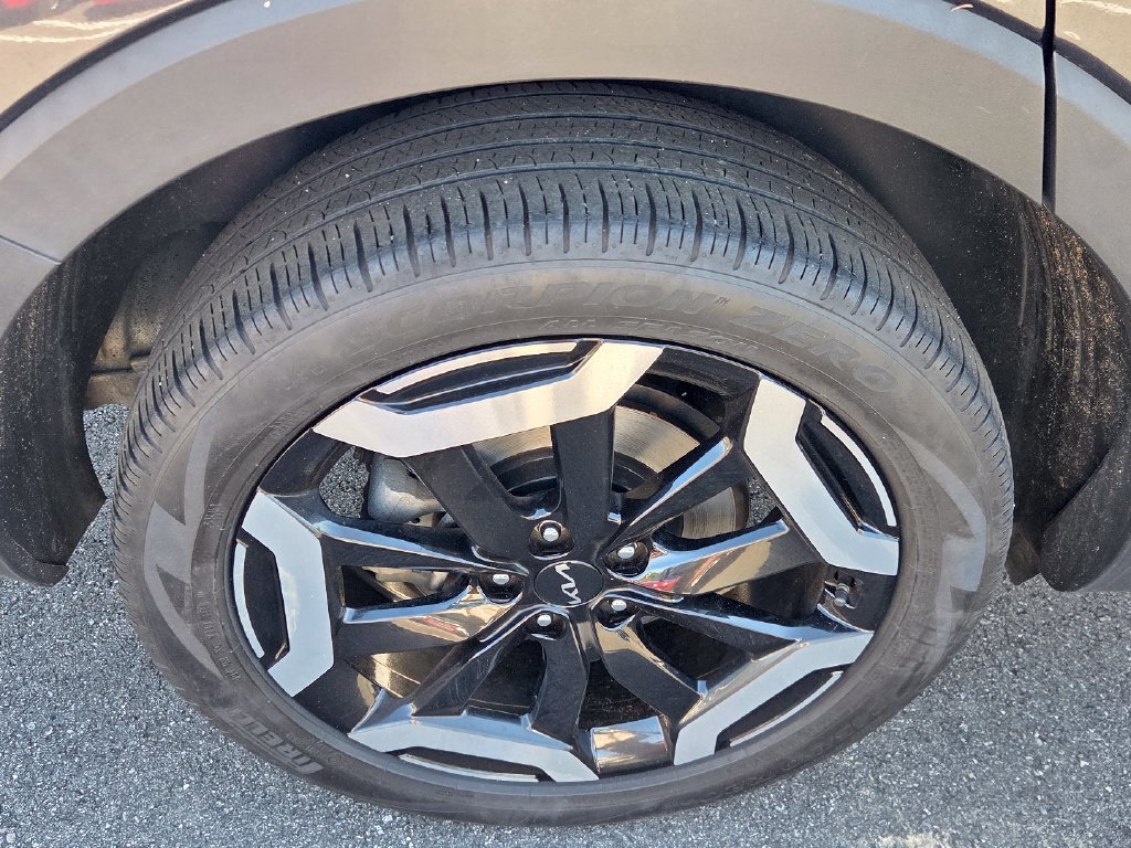 Used 2024 Kia Telluride EX w/ EX Captain's Chair Package AWD/4WD image 11
