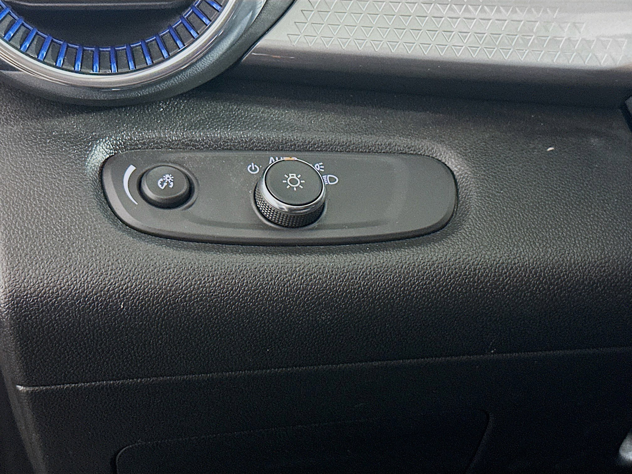 Used 2025 Chevrolet Trax LT image 16