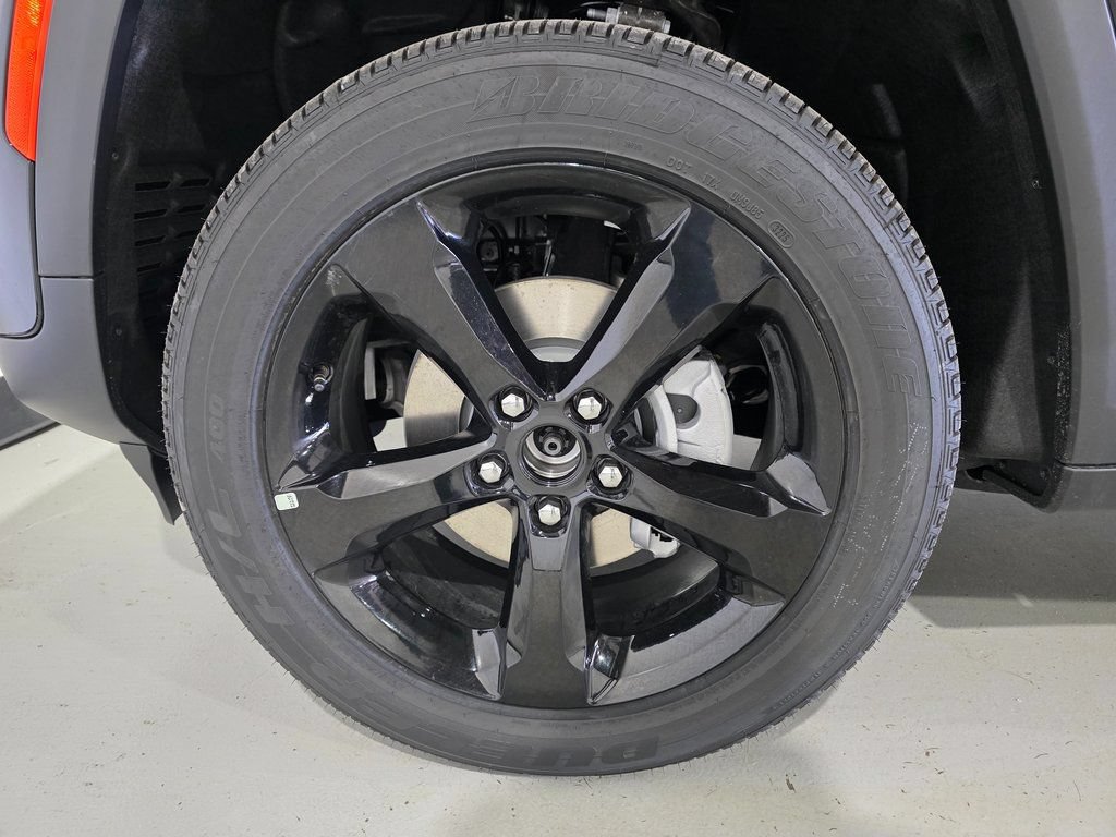 New 2025 Jeep Grand Cherokee Altitude AWD/4WD image 8
