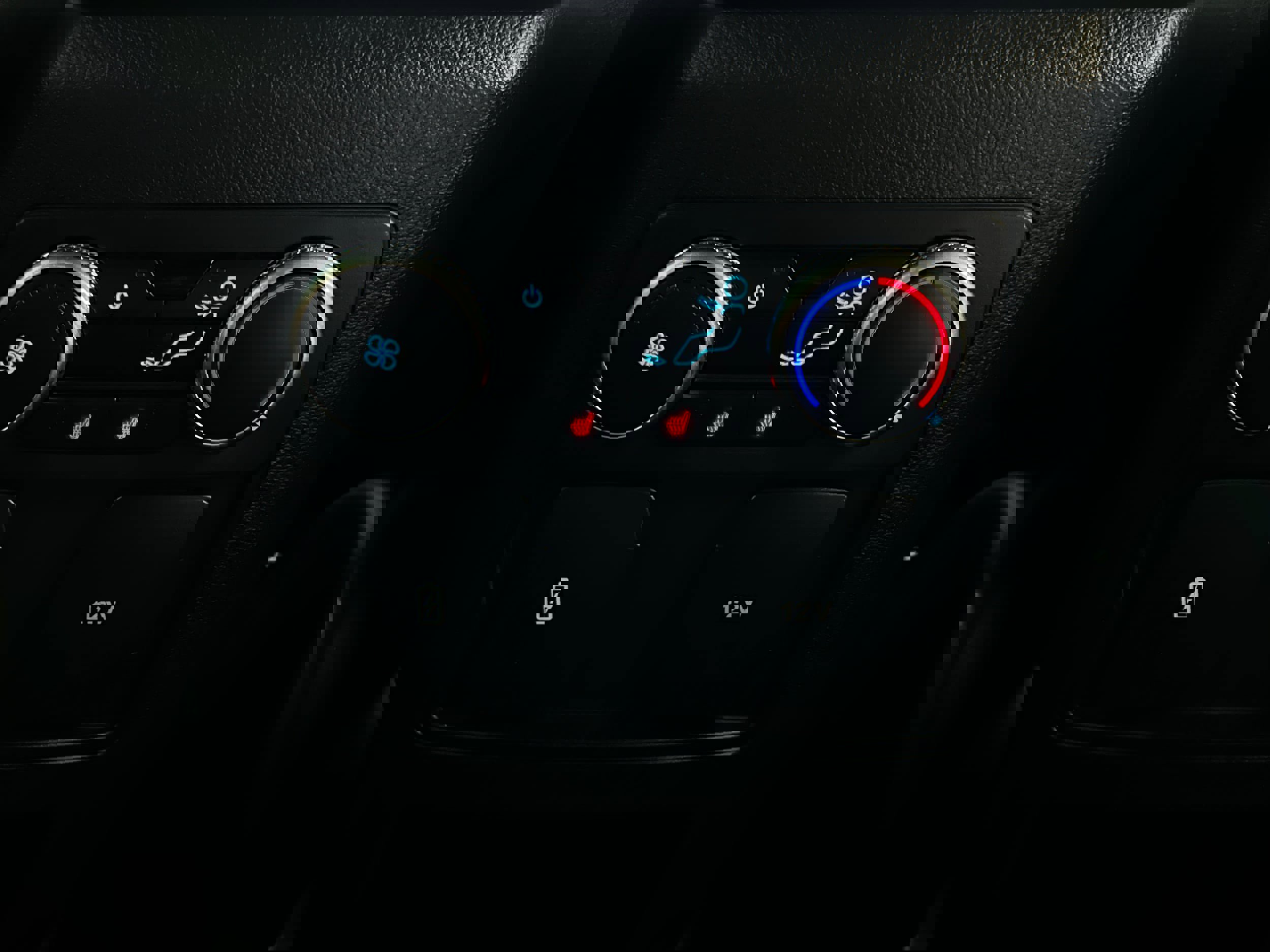 Used 2020 Ford Explorer XLT w/ Equipment Group 202A image 31