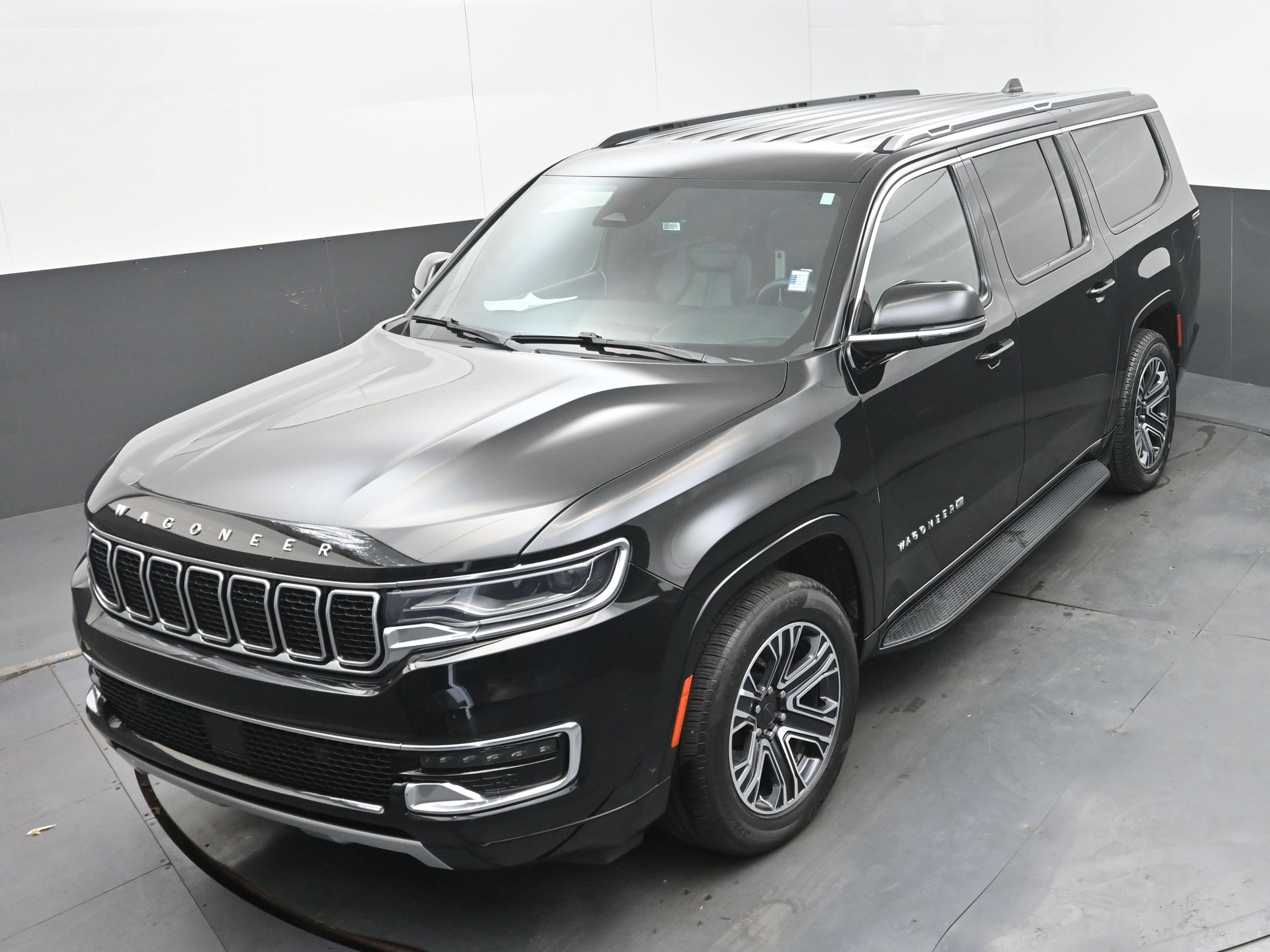 Used 2024 Jeep Wagoneer L Series II RWD image 33
