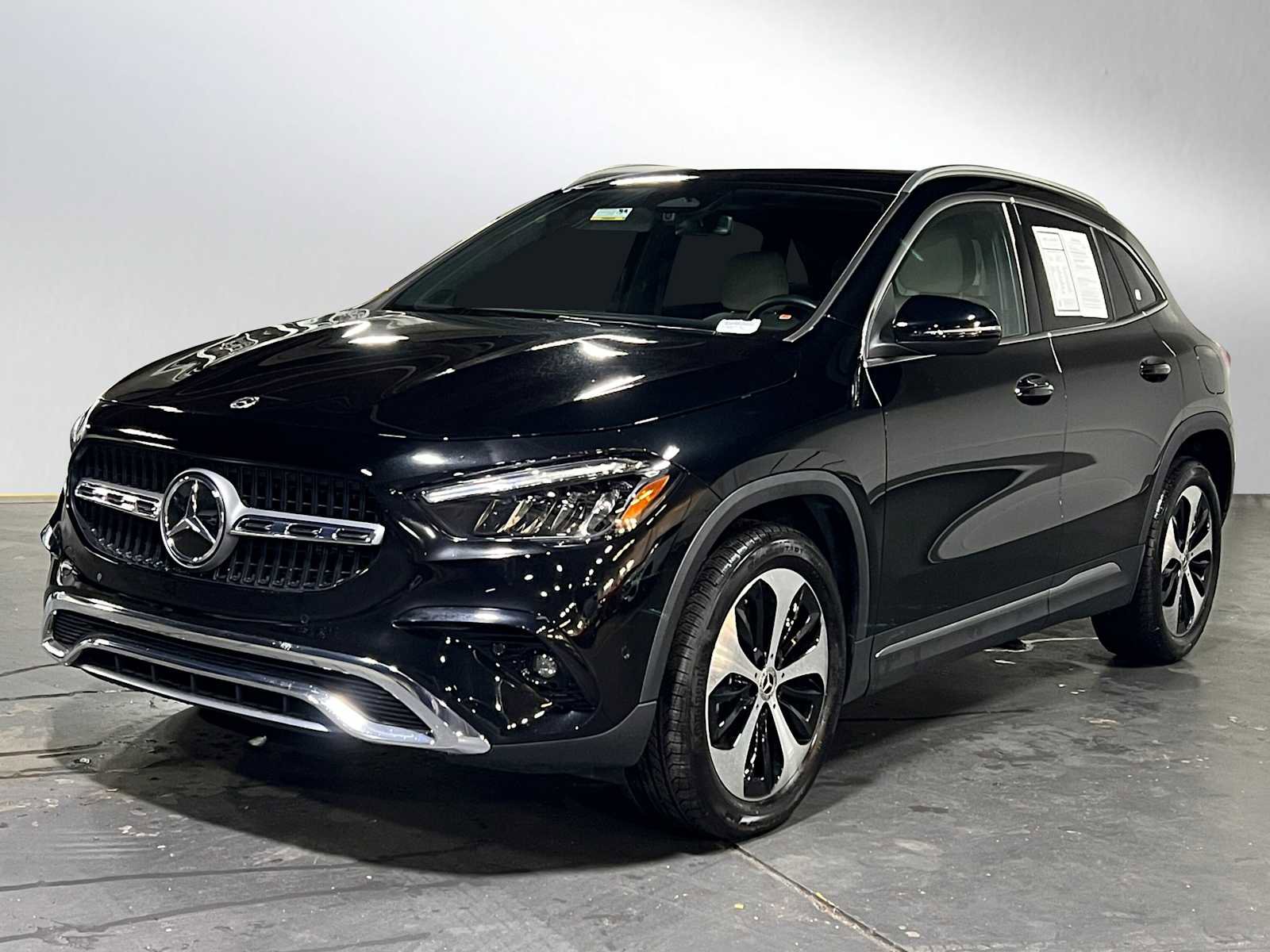 Used 2025 Mercedes-Benz GLA 250 4MATIC image 3