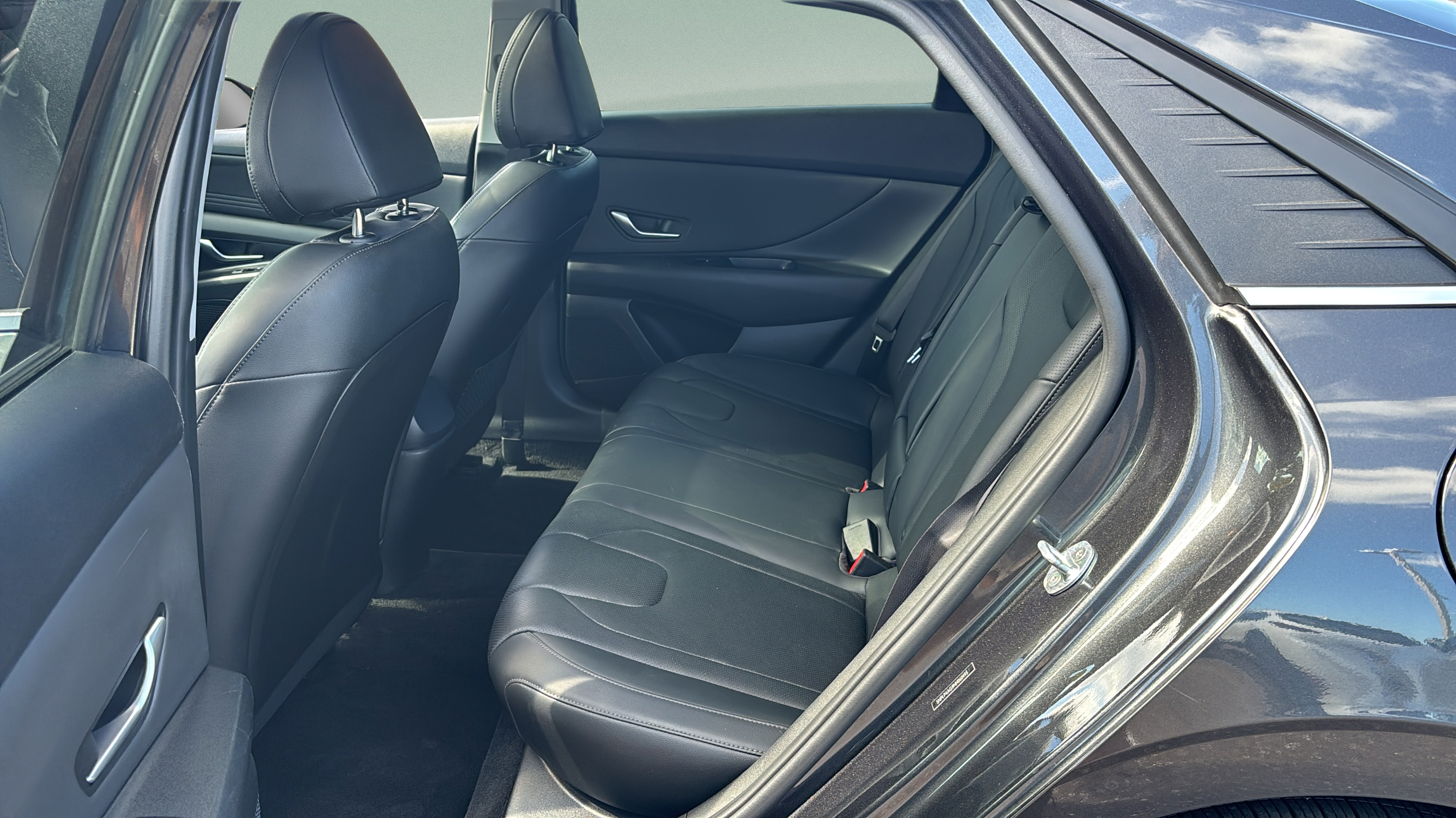 Used 2022 Hyundai Elantra Limited w/ Cargo Package FWD image 19
