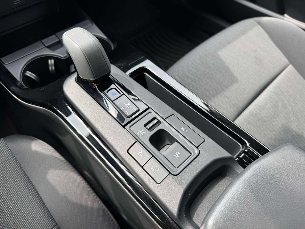 Certified 2025 Toyota Prius LE AWD/4WD image 31